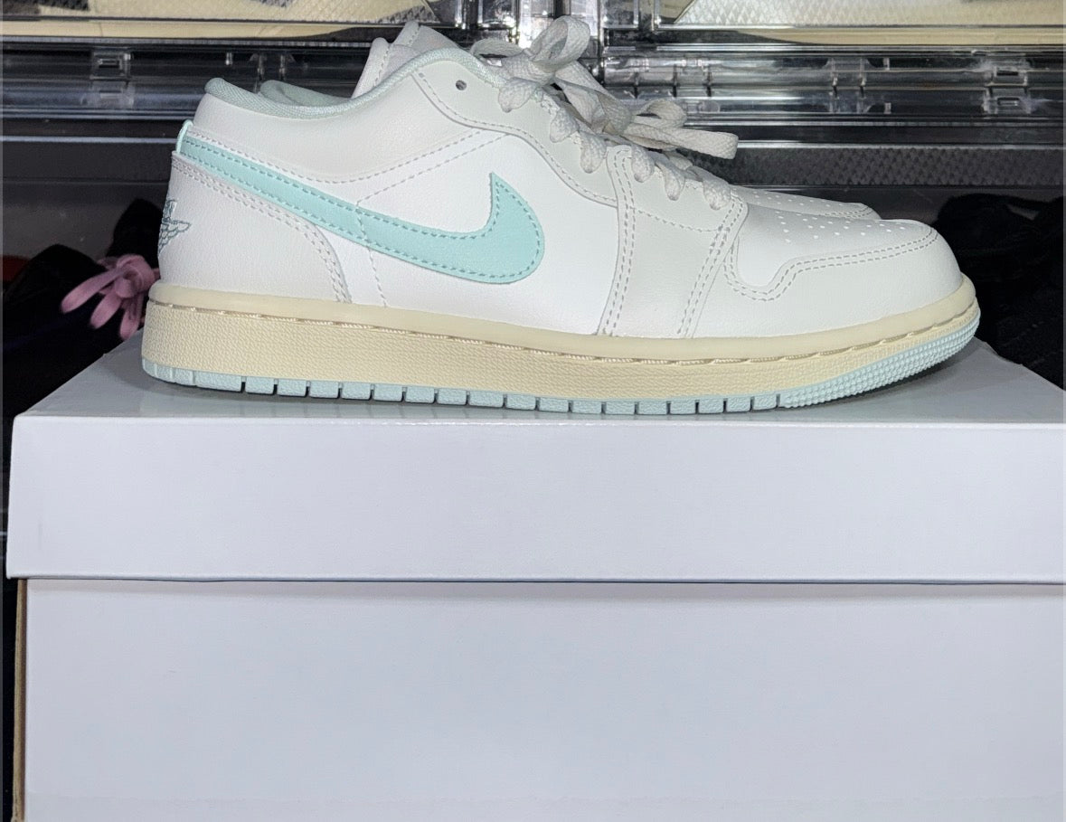 Jordan 1 Low “Igloo”