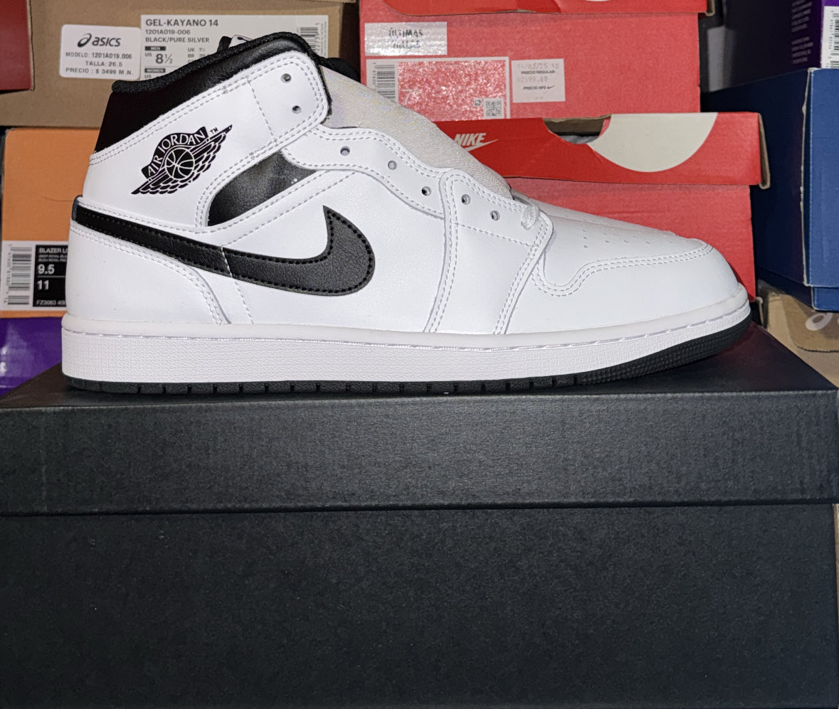Jordan 1 Mid "Reverse Panda"